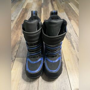 Kids Snow Boots, Snowboarding boots, Size 4M , black and blue, Athletech